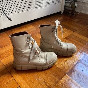 Alohas Can-Can Boot, cream